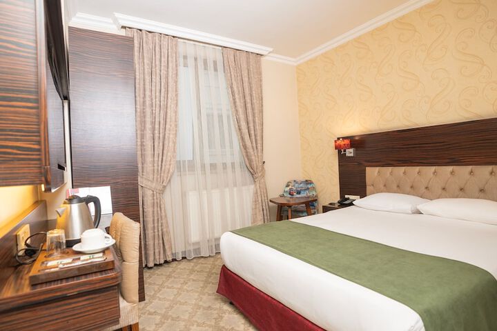 Room 34 of 94