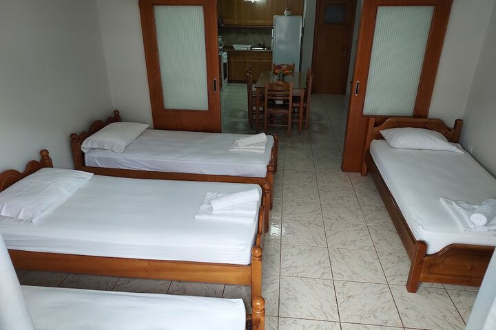 Room 32 of 192
