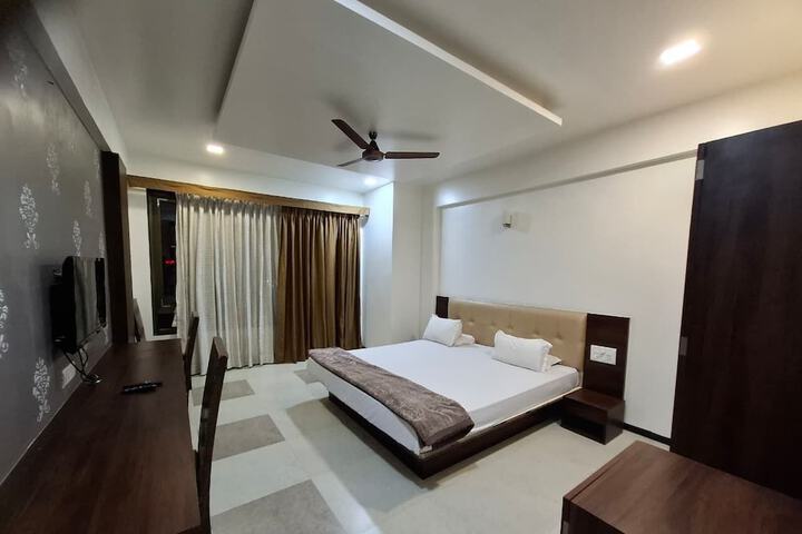 Room 2 of 6