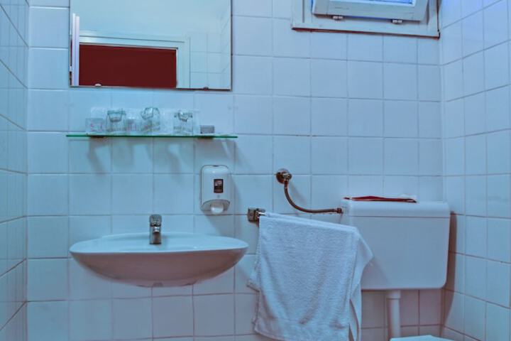 Room 14 of 34