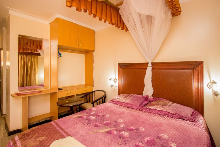 Room 9 of 27