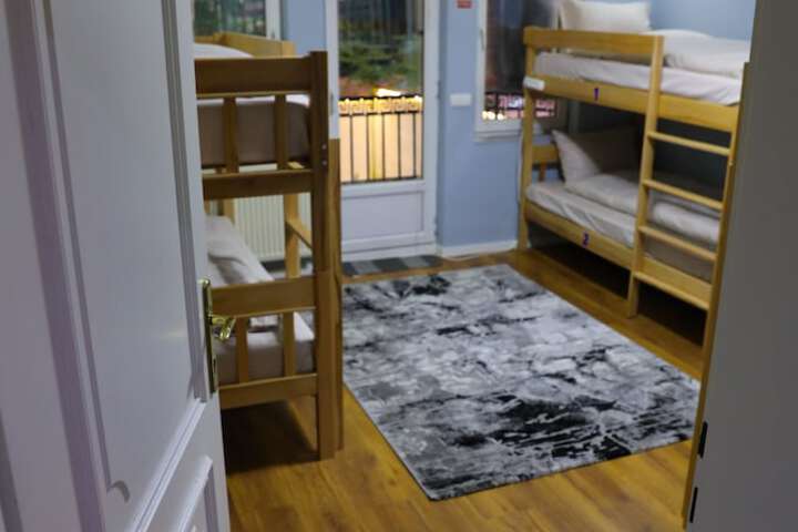 Room 8 of 34