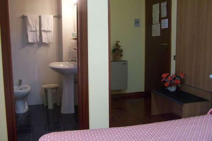 Room 8 of 68