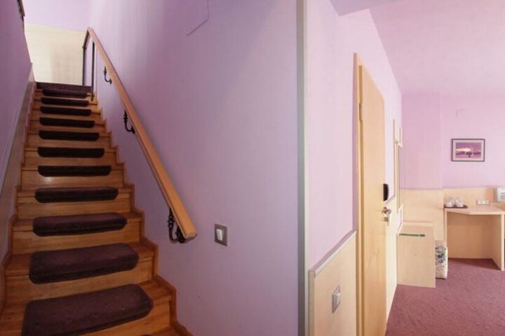 Room 19 of 38