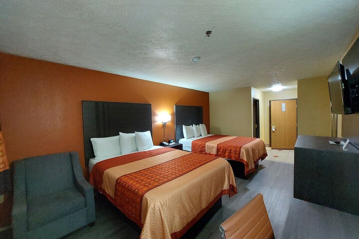 1 Queen Bed (12 of 12)
