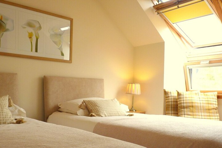 Room 2 of 16