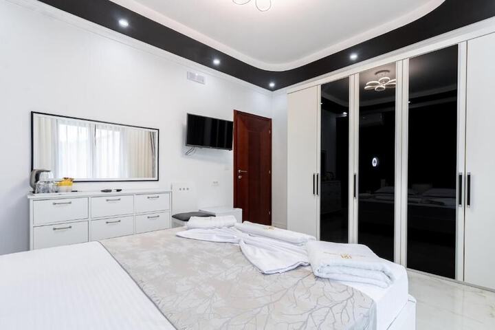 Room 9 of 39