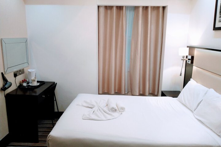 Room 8 of 79