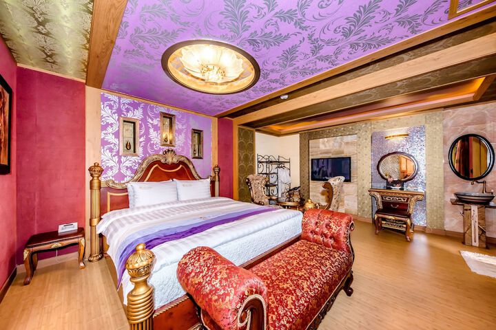 Room 17 of 67