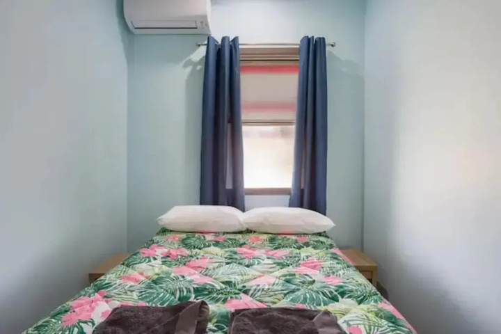 Room 5 of 11