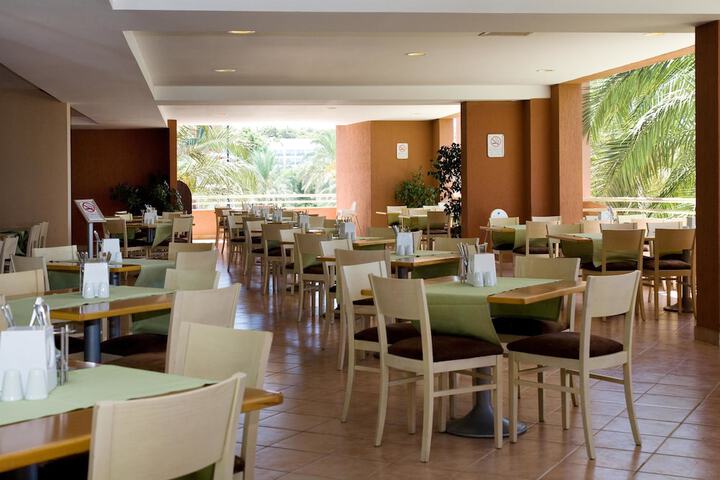 Dining 33 of 64