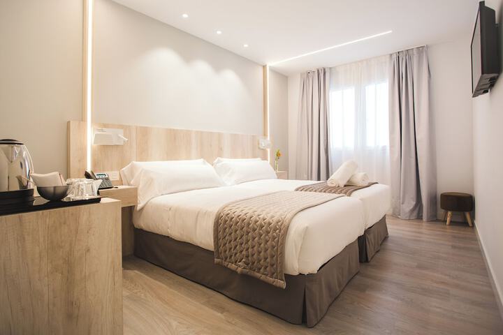 Room 6 of 26