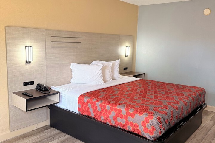 Room 10 of 17