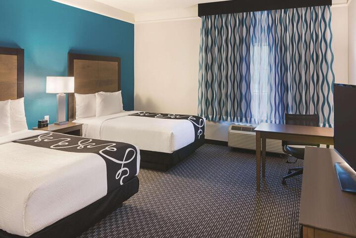 1 King Bed Mobility Hearing Impaired Accessible Room (16 of 24)
