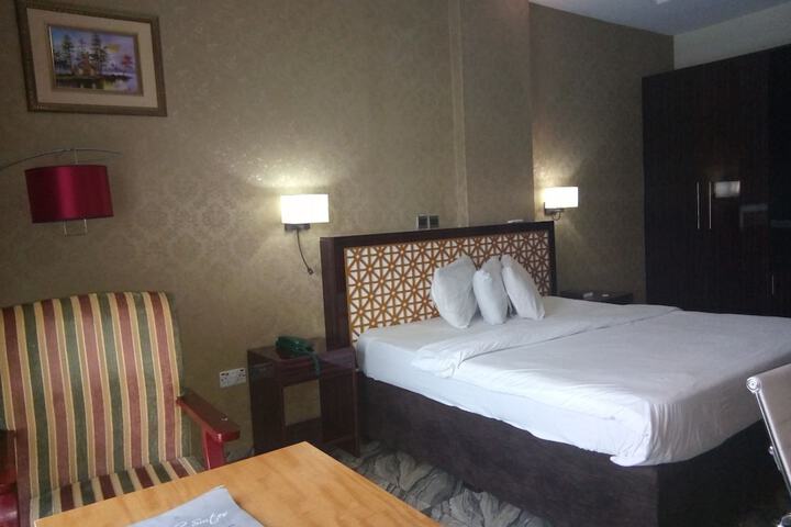 Room 16 of 39