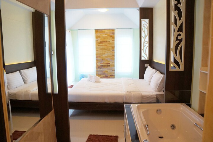 Room 27 of 61