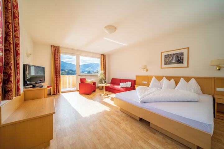 Room 4 of 32