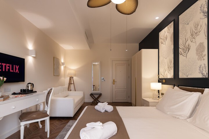 Room 2 of 74