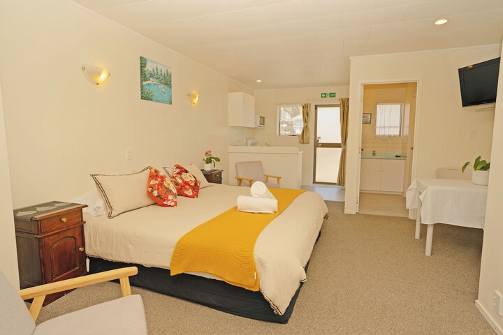 Room 3 of 52
