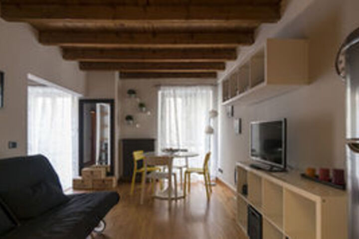 Room 9 of 12