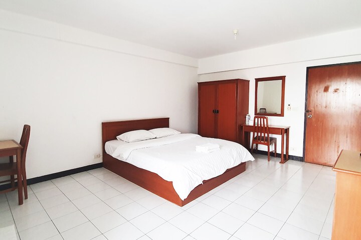 Room 11 of 20