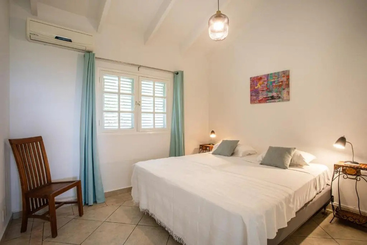 Room 4 of 20