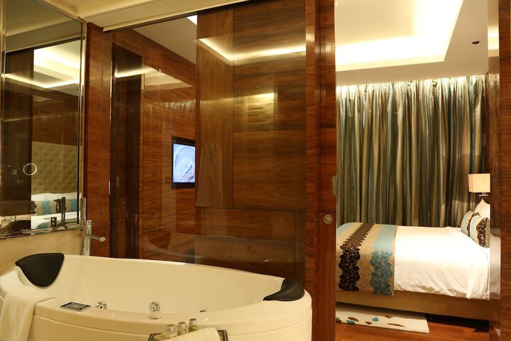 Room 36 of 87