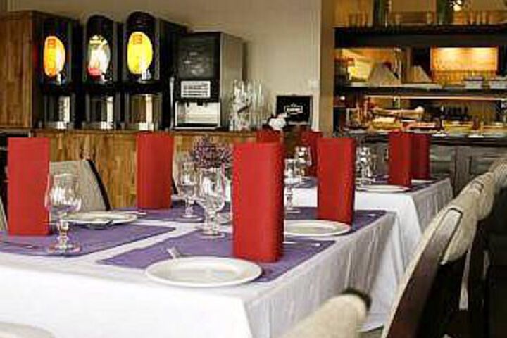 Dining 5 of 17