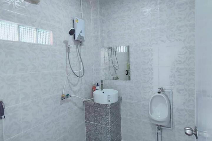 Room 9 of 12