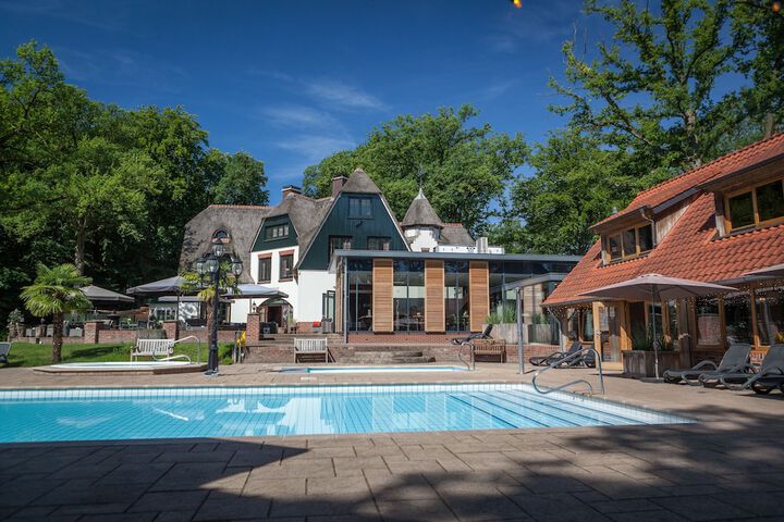 Pool 21 of 39