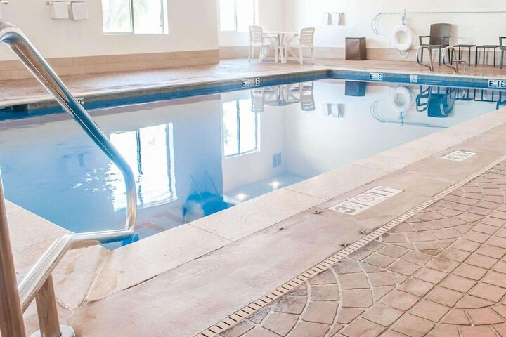 Hotel Pool