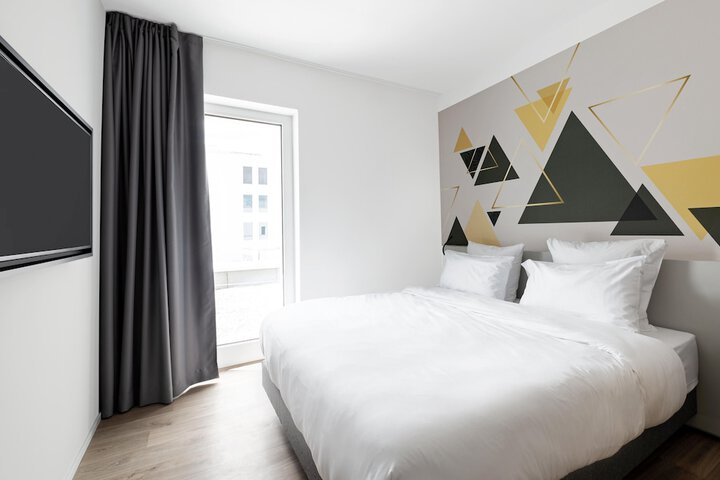 Room 10 of 29