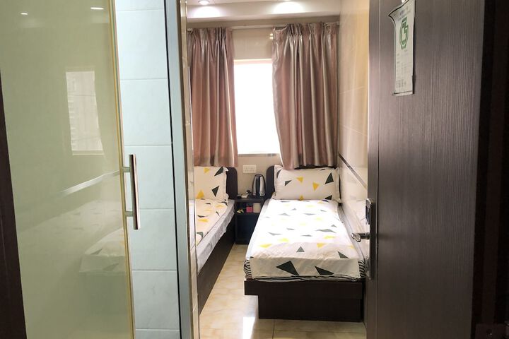 Room 9 of 23