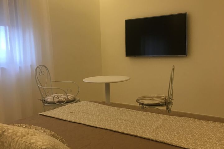 Room 4 of 125