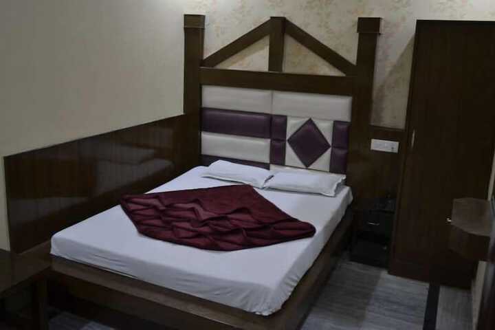 Room 9 of 12
