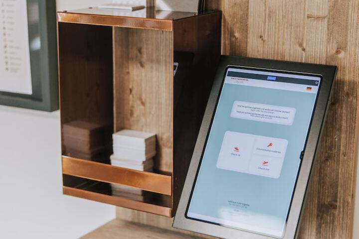 Check-in/check-out kiosk