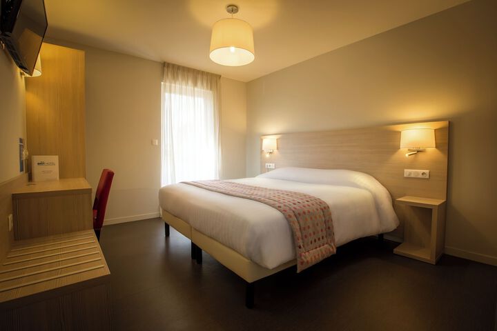 Room 9 of 40