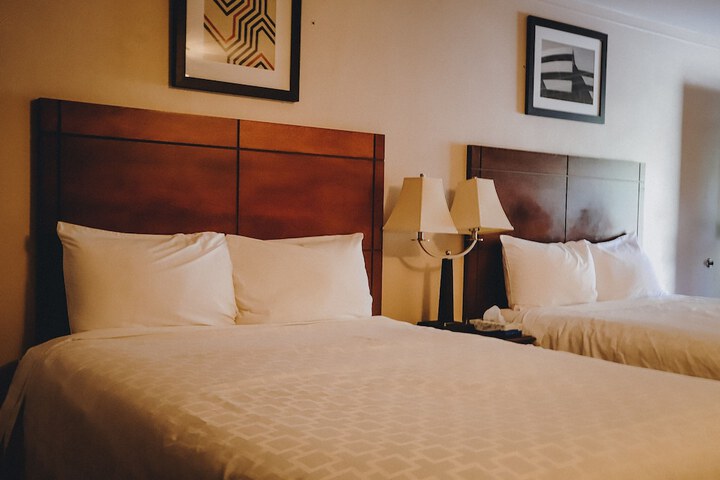 2 Queen Beds (1 of 5)