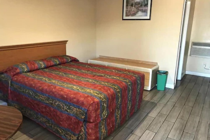 Room 2 of 9