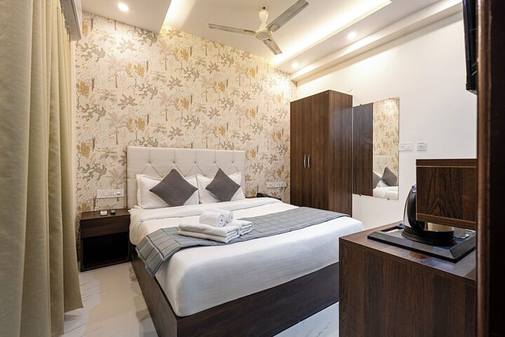 Room 7 of 11