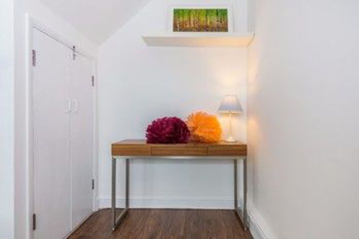 Room 18 of 28