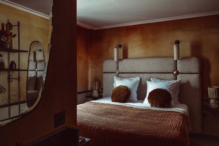 Room 8 of 38