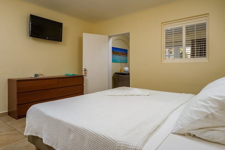 Room 7 of 42