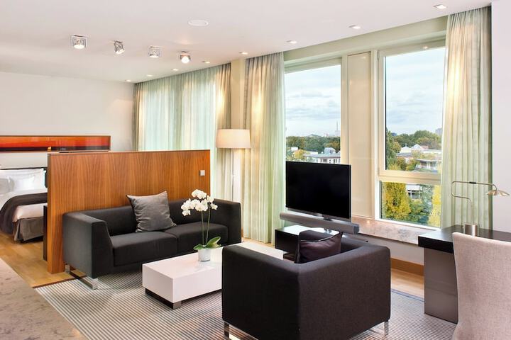 Room 42 of 457