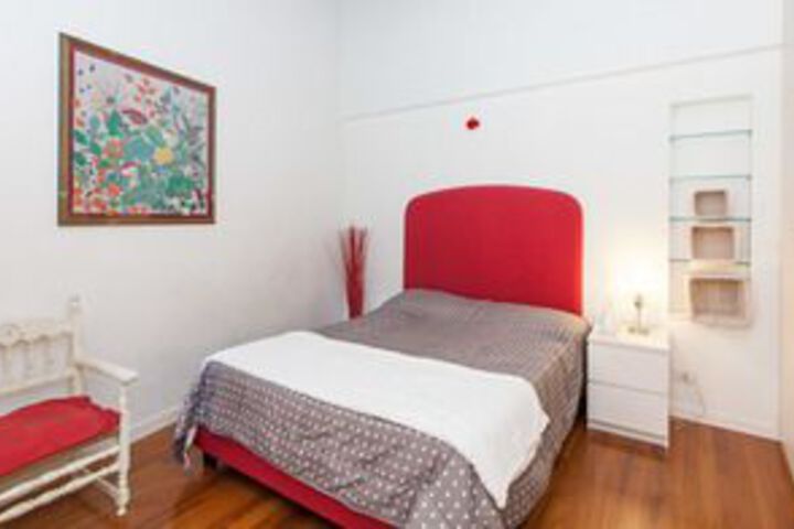 Room 16 of 28