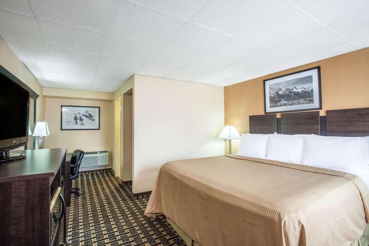 1 King Bed