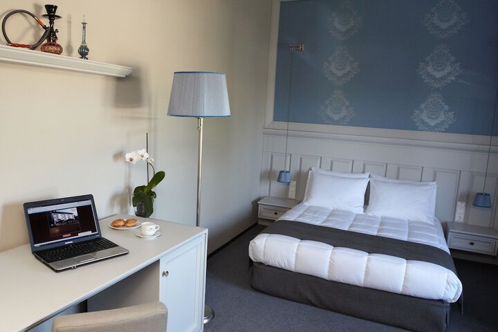 Room 8 of 47