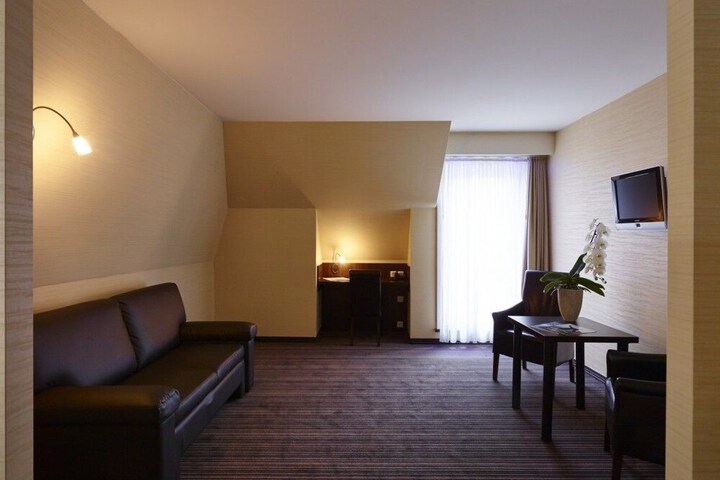 Room 17 of 31