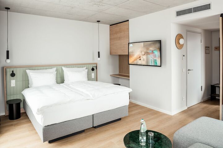 Room 10 of 37