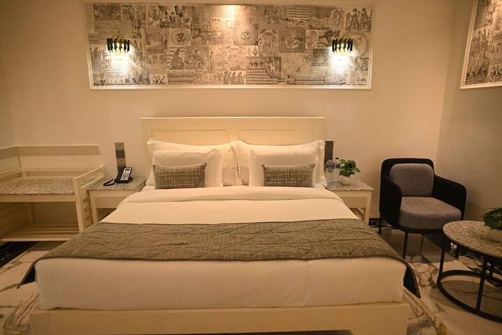 Room 11 of 37